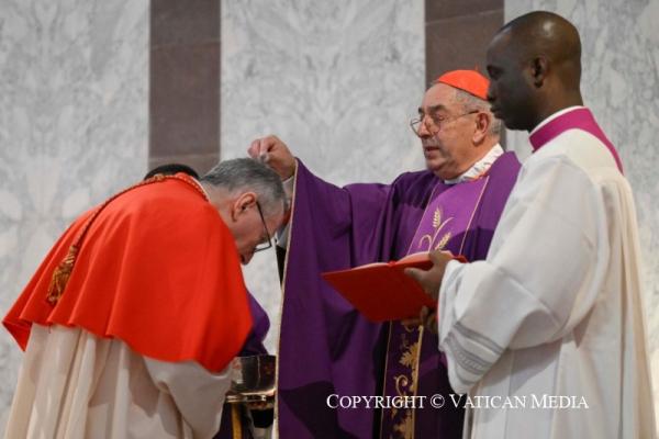 Bài Giảng Lễ Tro 2025 Của Đức Phanxicô: Với Tro Trên Đầu, Chúng Ta Hãy Tiến Về Niềm Hy Vọng Phục Sinh